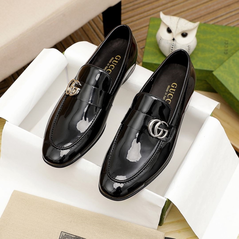 G*u*i leather shoes